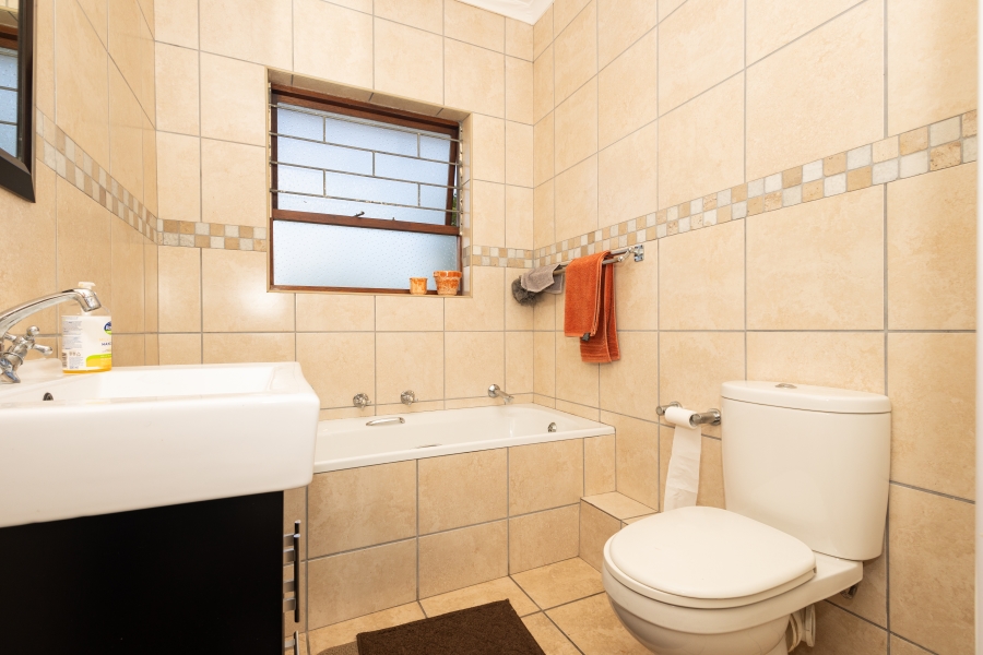 3 Bedroom Property for Sale in Amanda Glen Western Cape